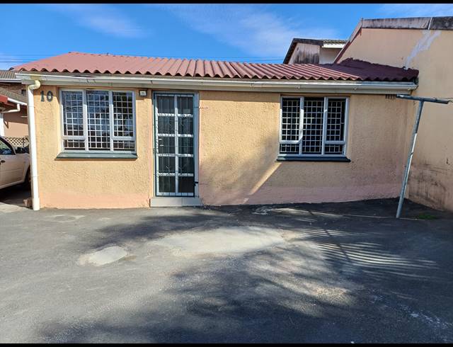 2 BEDROOM HOUSE TO LET IN SHALLCROSS